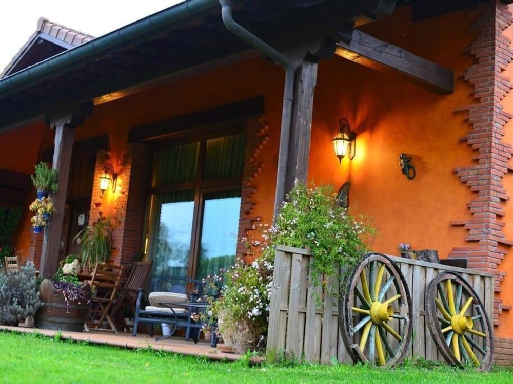 Alojamiento Bernabales Pamanes Exterior photo